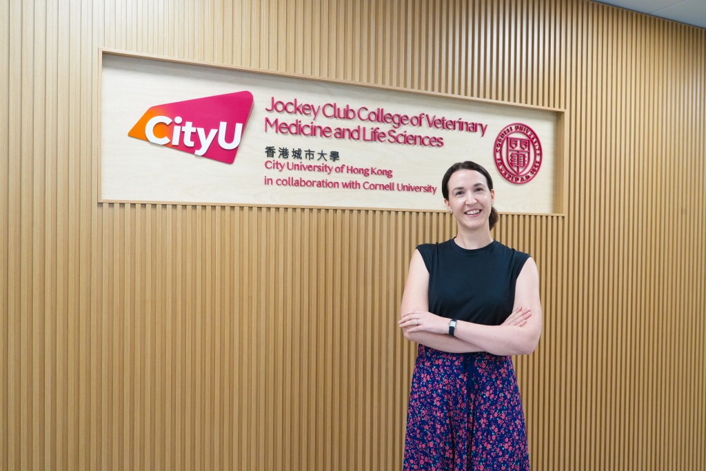 香港城市大学赛马会动物医学及生命科学院助理院长及兽医学学士课程主任 Kate Flay 受访分享课程特色。