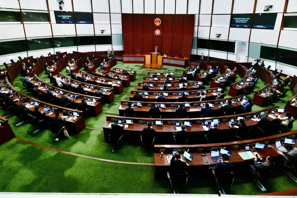 陳茂波表示,2025年全年實質本地生產總值的增長預測維持在《財政預算案》公布的2%至3%。 陳茂波表示,2025年全年實質本地生產總值的增長預測維持在《財政預算案》公布的2%至3%。