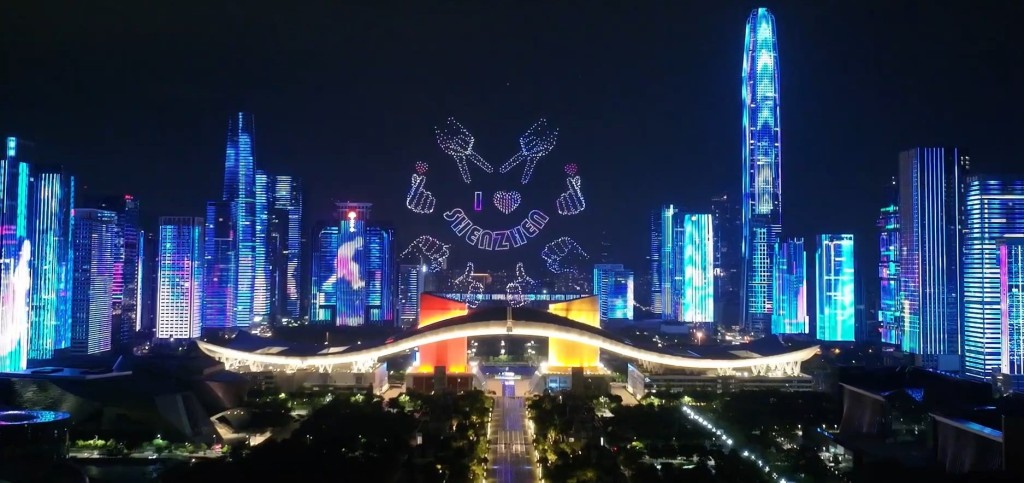 深圳經濟特區建立45周年，今日有1.2萬架無人機進行表演。