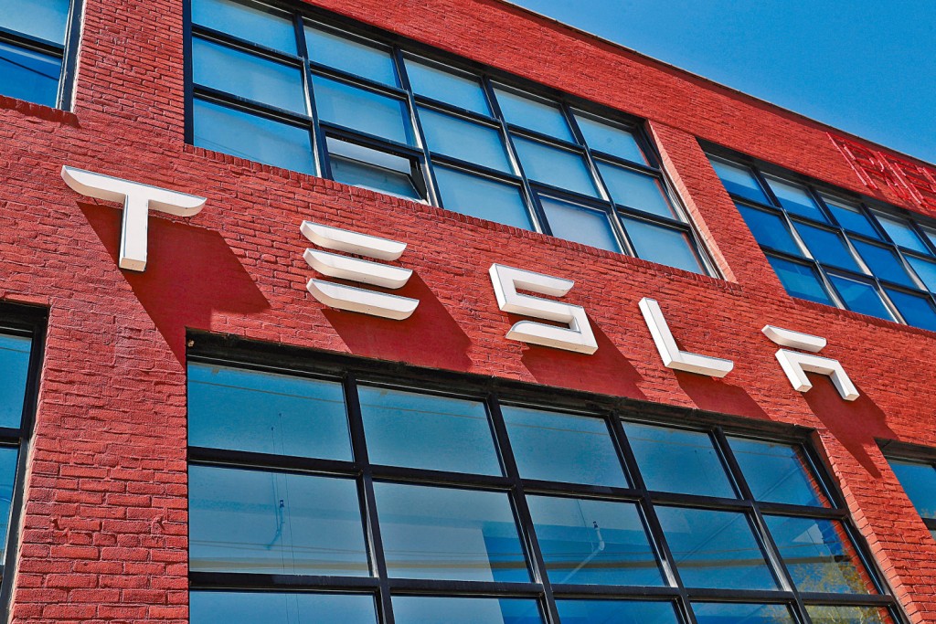 近年電動車熱潮席捲全球，Tesla(TSLA.US)的「神話式升幅」亦帶挈CEO馬斯克榮登世界首富。