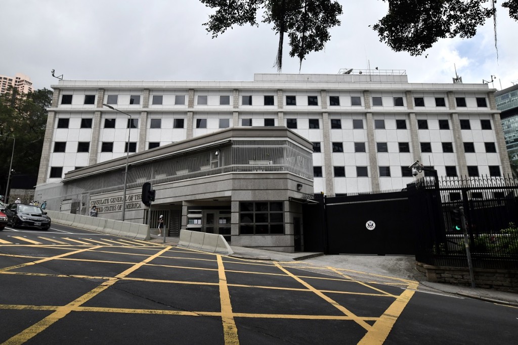 昨日4人前往美國駐港總領事館被拒入內。資料圖片