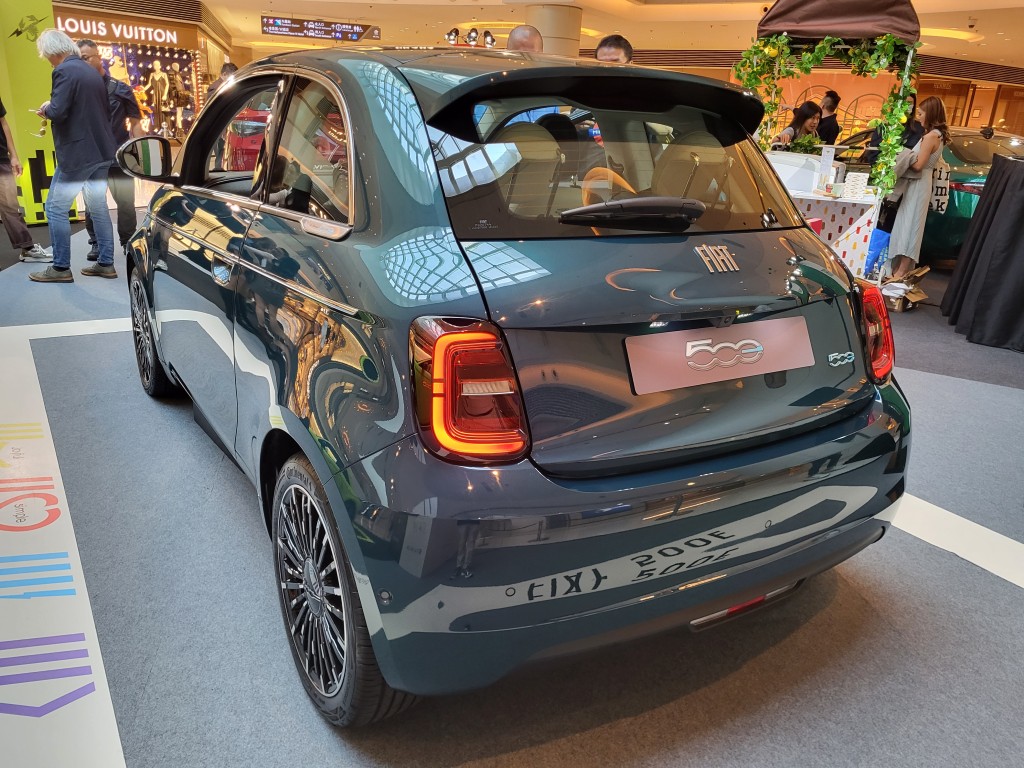 意大利电动车Fiat 500e「一换一」早鸟优惠价约30万元以下。