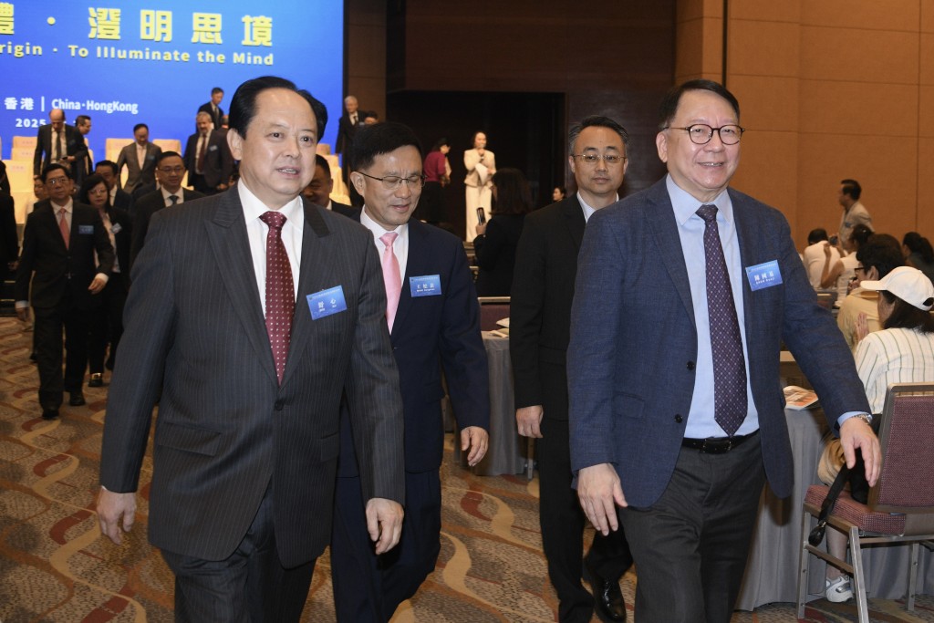 政務司司長陳國基、中聯辦秘書長王松苗等出席論壇。 政務司司長陳國基、中聯辦秘書長王松苗等出席論壇。