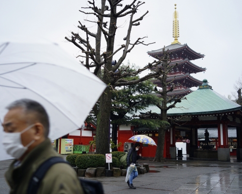 日本的新型冠狀病毒確診病例一日內急増265宗,創單日新高。 AP圖