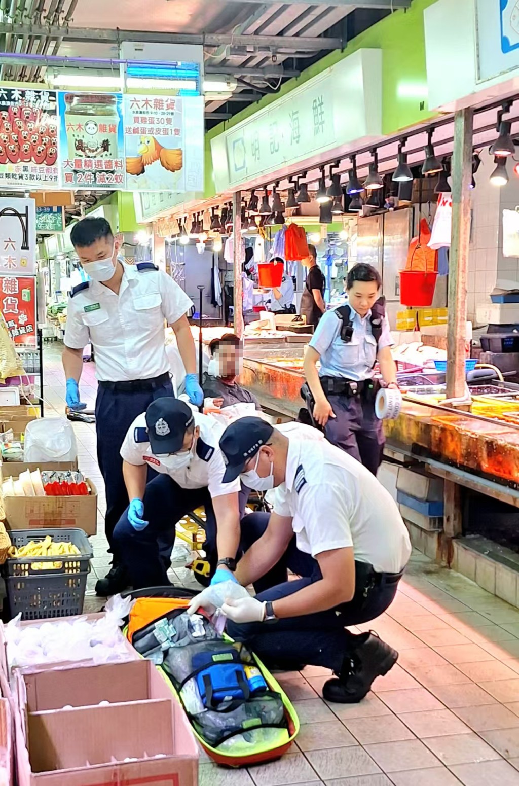 其中一名傷者頸部受傷。古偉冰及區子安區議員提供 其中一名傷者頸部受傷。古偉冰及區子安區議員提供