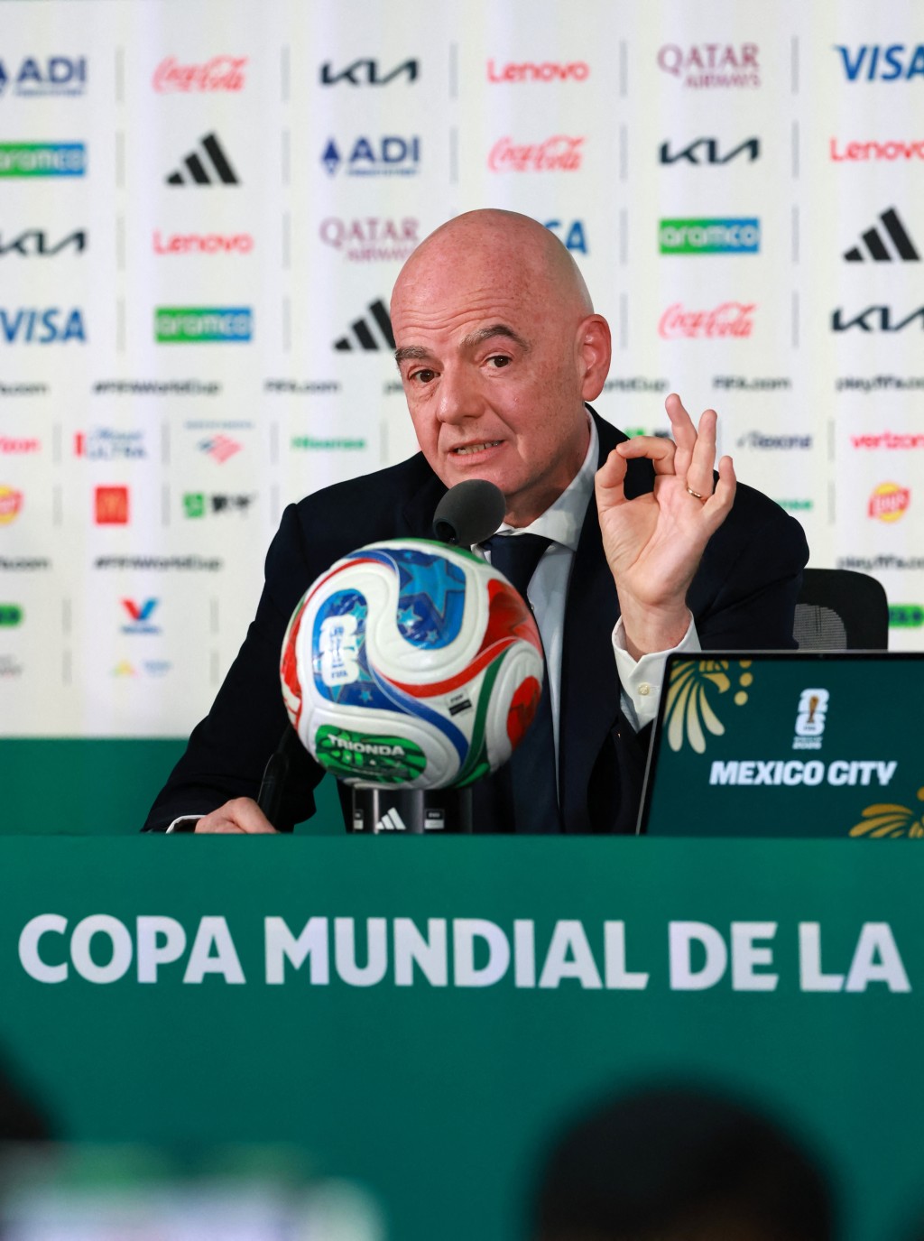 球迷對此相當不滿，怒斥FIFA「吸金」充滿銅臭味。路透社