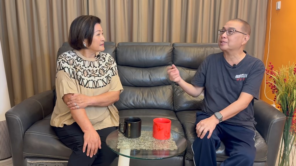 黃淑儀曾陪馮淬帆去夜總會箍煲,慘被前夫懷疑出軌。 黃淑儀曾陪馮淬帆去夜總會箍煲,慘被前夫懷疑出軌。