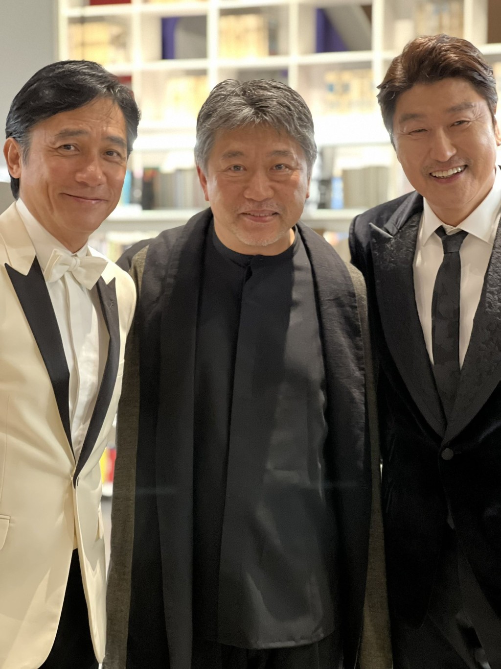  是枝裕和曾與韓國影帝宋康昊（右）合作，而他最渴望跟梁朝偉結戲緣。