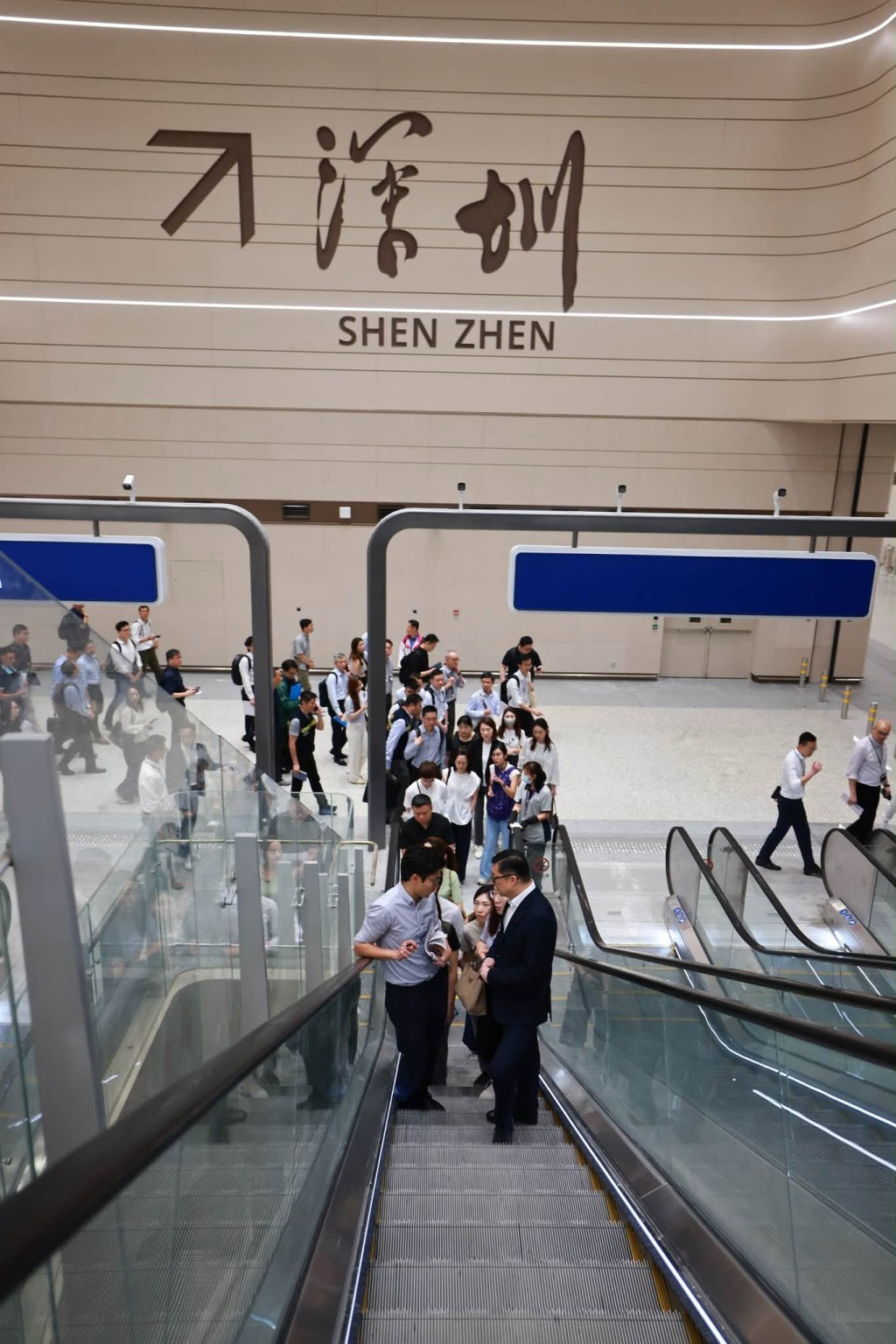 鄧炳強今早聯同跨部門團隊,親身前往新口岸大樓進行實地視察。鄧炳強FB圖片 鄧炳強今早聯同跨部門團隊,親身前往新口岸大樓進行實地視察。鄧炳強FB圖片