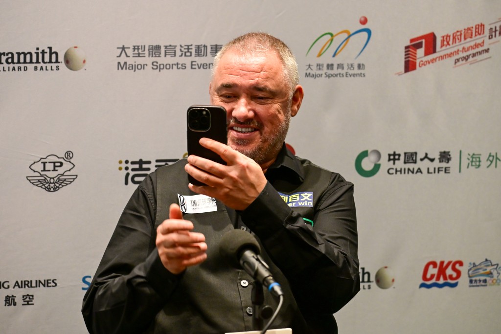 亨特利很喜歡用手機記錄每個時刻。攝影:魏國謙