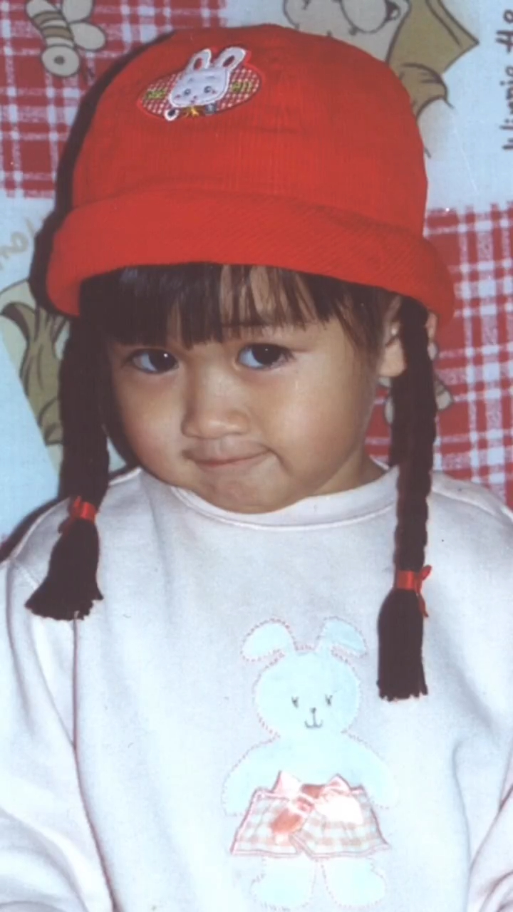 曹铟玲小时候眼大大好可爱。