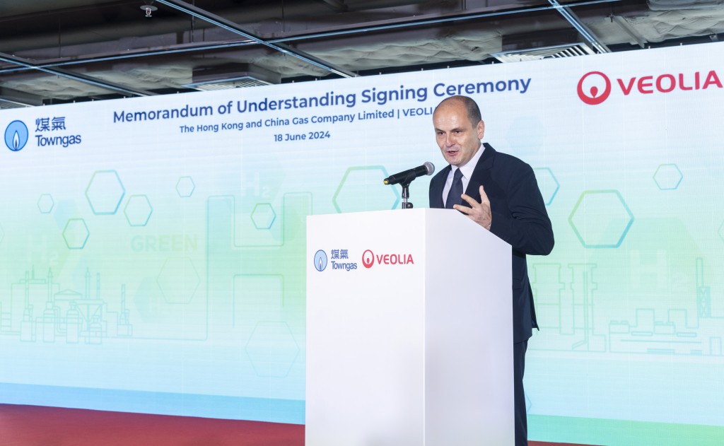 威立雅香港及澳門行政總裁鮑智雅指是次與煤氣公司合作發展全港首個 「綠氫」項目，體現了雙方優勢互補。