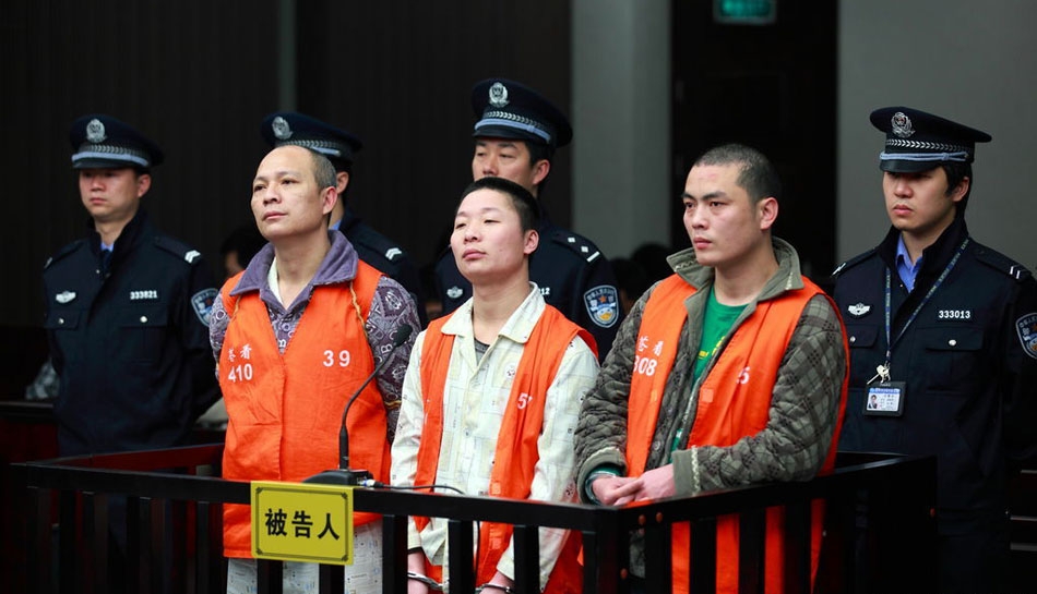 2010年浙江温州3名男子奸杀女警并抢劫其所驾宝马车被执行死刑。（左起）施正赞、叶长锋、吴正查 资料图