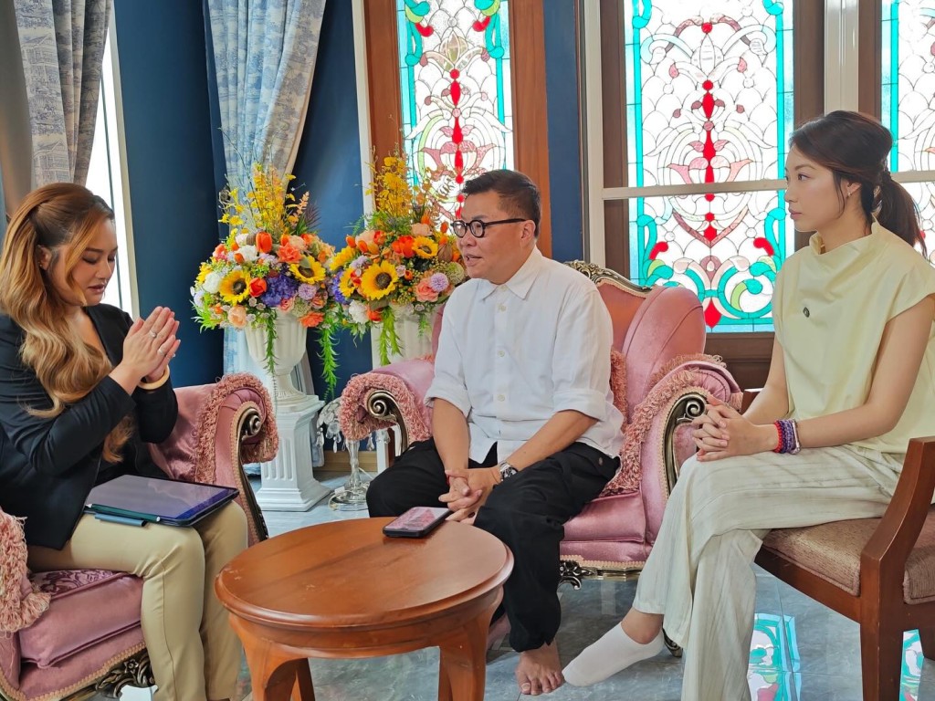 胡慧冲訪問泰國爆紅命理師Mor Plai。 胡慧冲訪問泰國爆紅命理師Mor Plai。