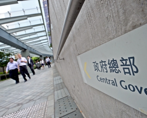 特區政府指絕對不接受動搖市民對公務員政治中立的信心。 資料圖片