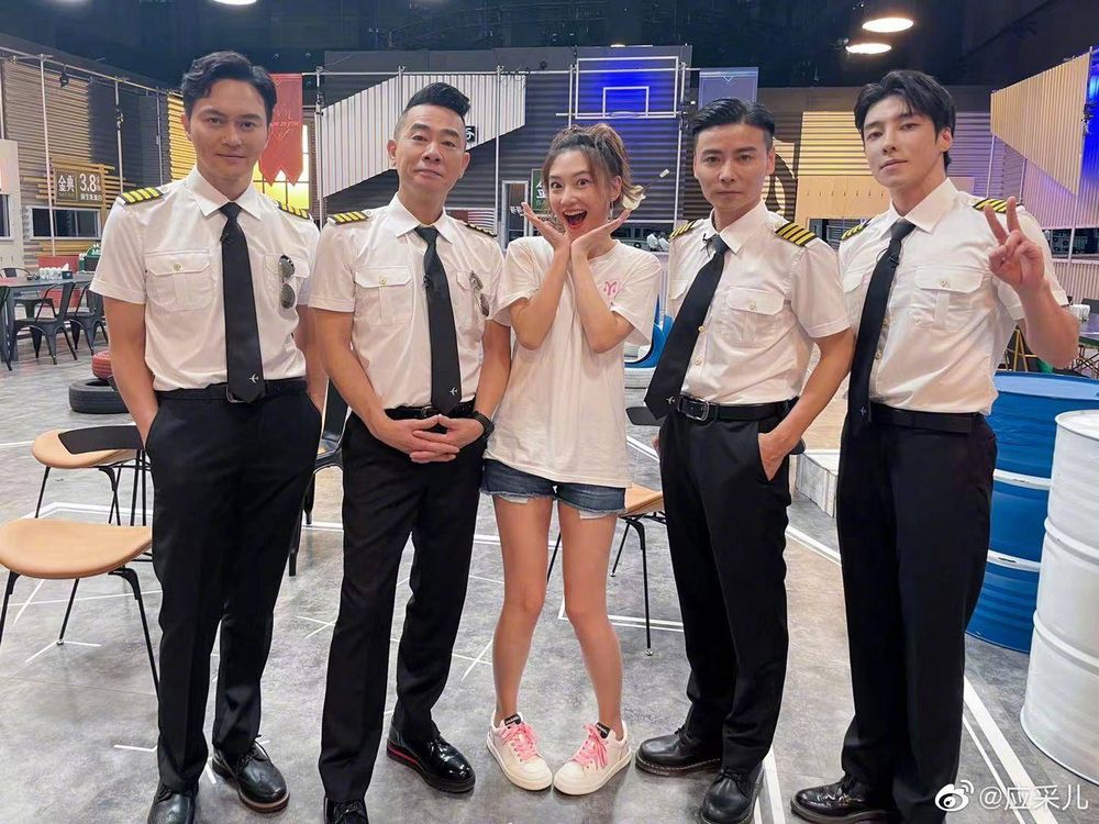 應采兒力撐老公小春和張智霖等參加內地綜藝節目。