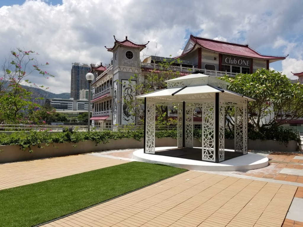 「水中天」設有戶外證婚花園,有白色涼亭,並將鋪設人工草地。