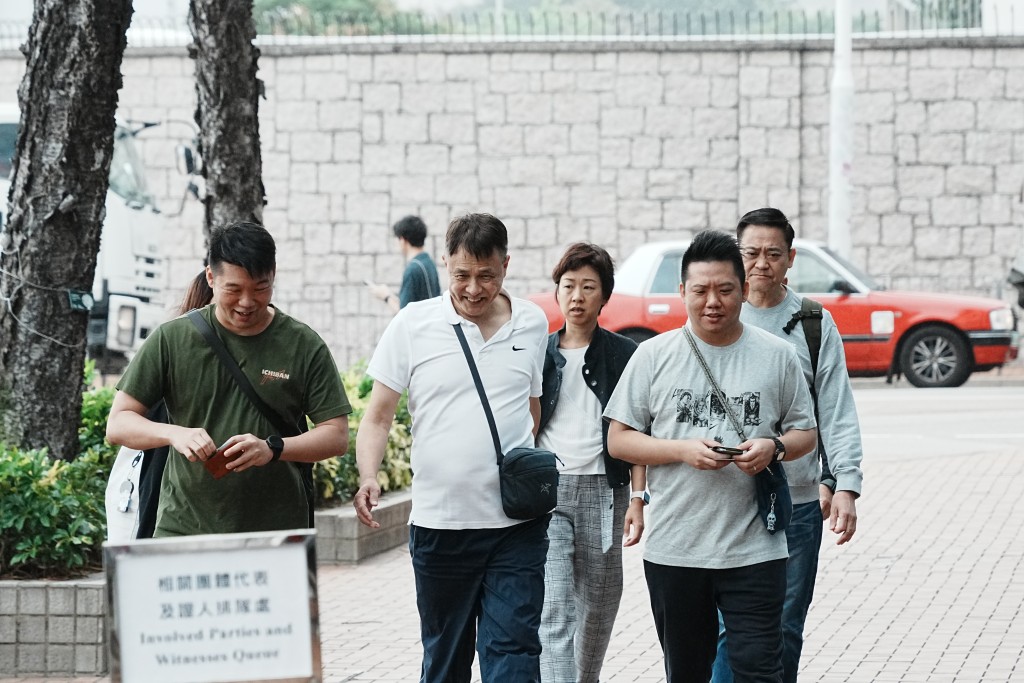 宏福苑居民。