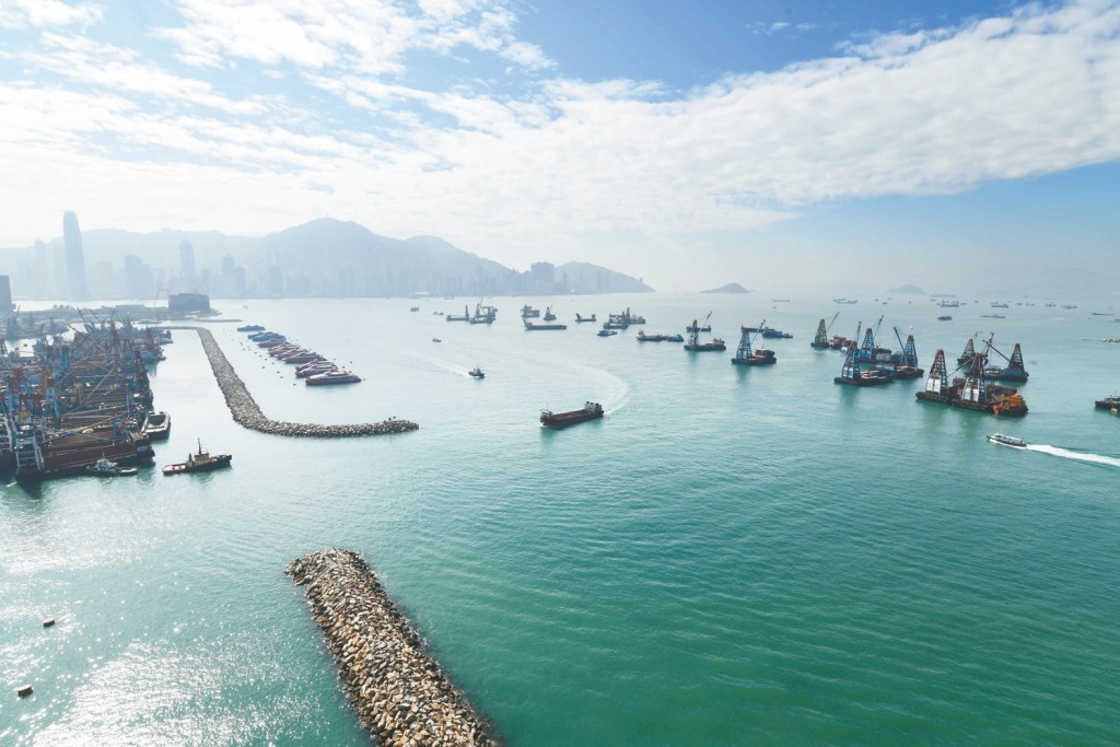 單位坐向正南,外望新油麻地避風塘及西區海景。