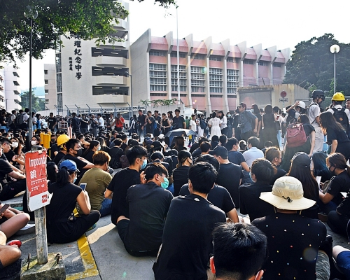 何傳耀紀念中學校董會稱非常明白校友激動和難過的心情。資料圖片