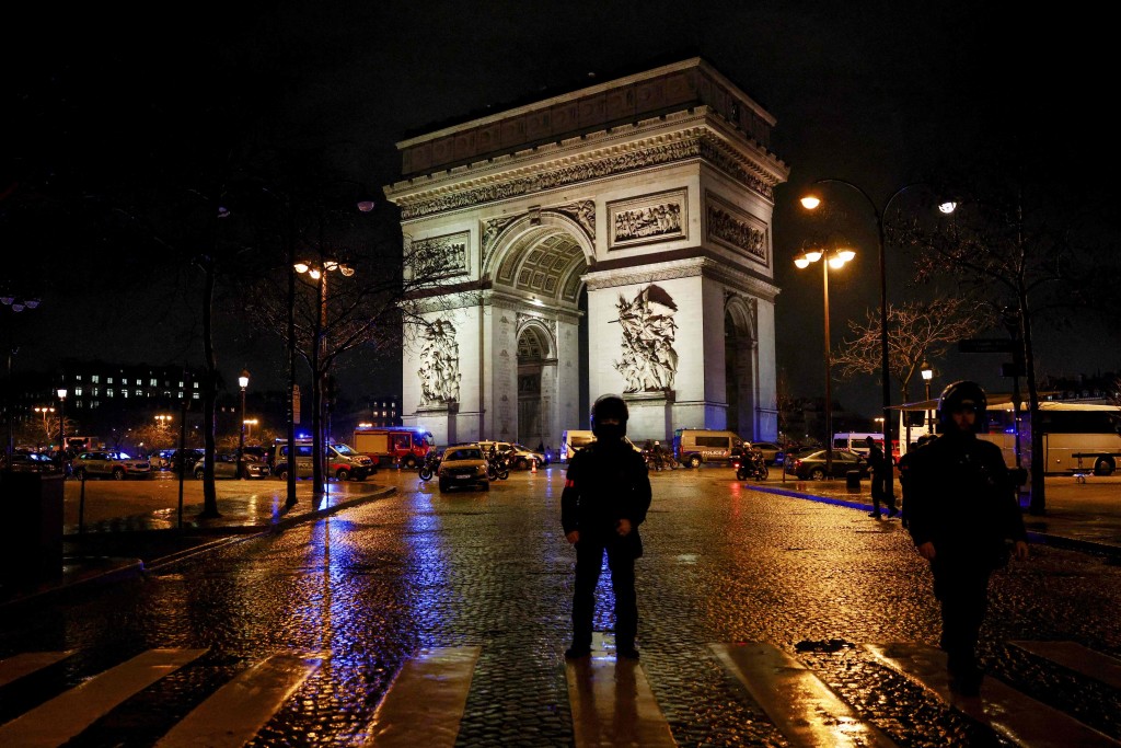 警員封鎖現場調查。法新社 警員封鎖現場調查。法新社