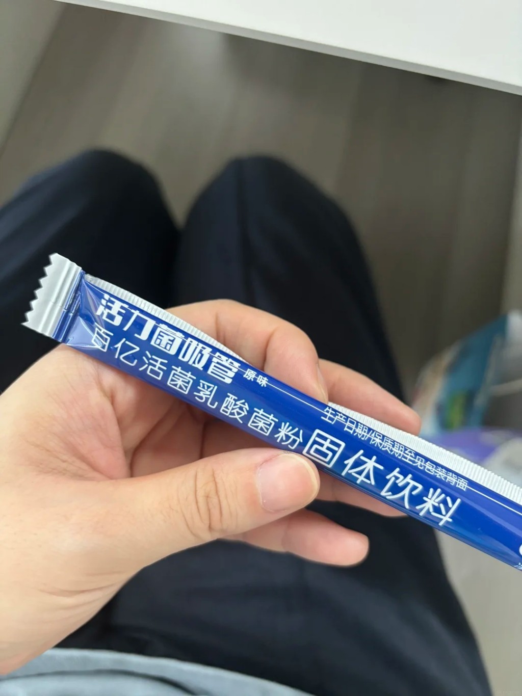 瑞幸推出的“百亿活菌饮筒”热爆全网卖断市。小红书
