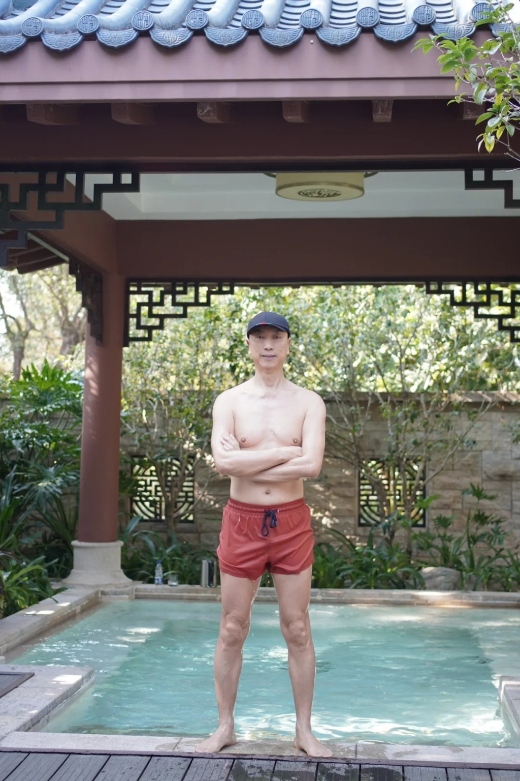 其實正值古稀之年的鄔友正同樣保養得宜。
