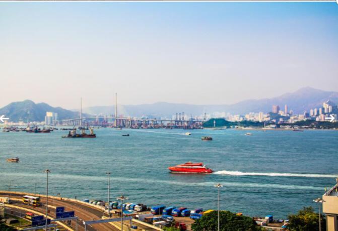 高層向北單位,外望永久維港海景。