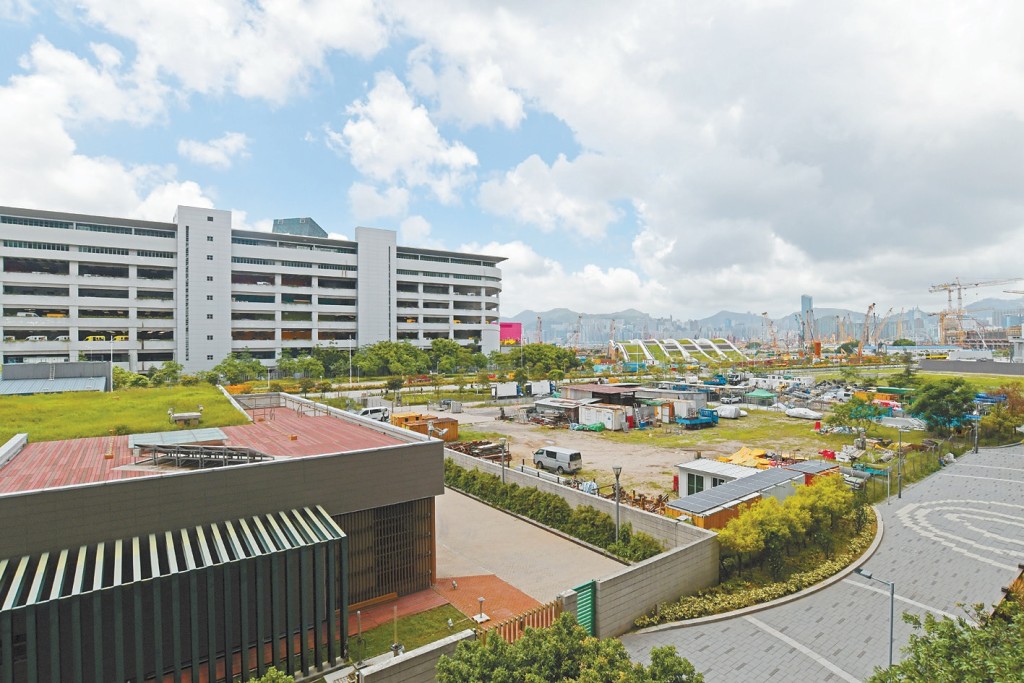 單位設有露台,外望附近開揚景致。