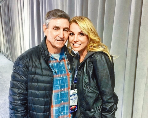 Britney的父親要求收200萬美元，才會辭去監護人的職務。