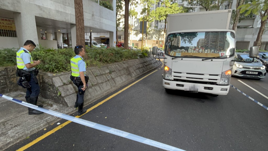 涉事貨車掛有「P」牌。楊偉亨攝 涉事貨車掛有「P」牌。楊偉亨攝