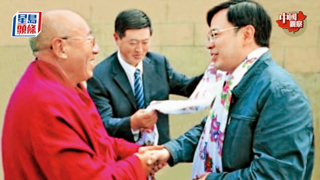 胡昌升（右）曾主政四川甘孜藏族自治州。甘孜日报