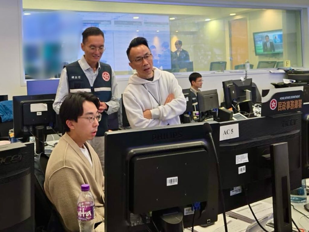 保安局常任秘書長李百全(左三)。保安局FB 保安局常任秘書長李百全(左三)。保安局FB