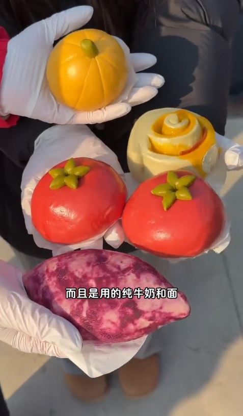 山東嗜吃饅頭，造出各種花樣。微博＠長春西門大官人