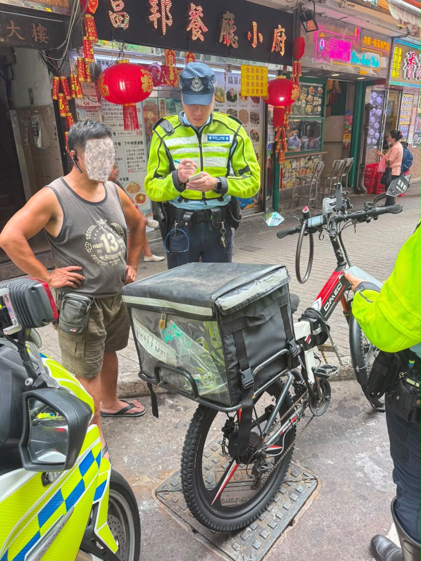 被捕人士正在送外賣。