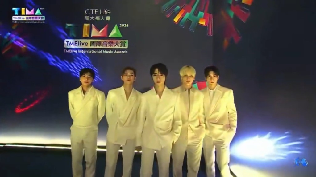 TOMORROW X TOGETHER(TXT) TOMORROW X TOGETHER(TXT)