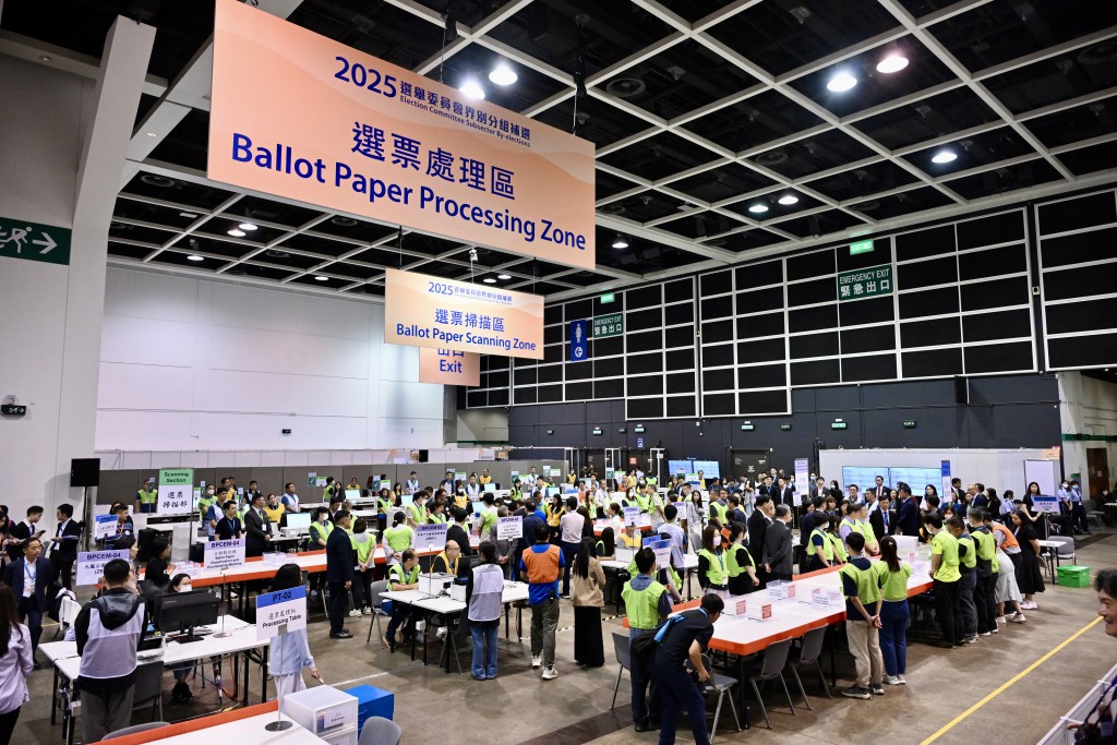 選委會界別分組補選今日(7日)順利舉行。劉駿軒攝 選委會界別分組補選今日(7日)順利舉行。劉駿軒攝