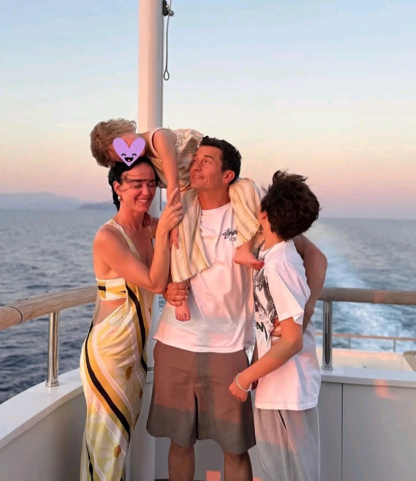 Katy與奧蘭多目前關係友好,分手後還帶着女兒Daisy Dove和奧蘭多兒子Flynn一起度假。 Katy與奧蘭多目前關係友好,分手後還帶着女兒Daisy Dove和奧蘭多兒子Flynn一起度假。