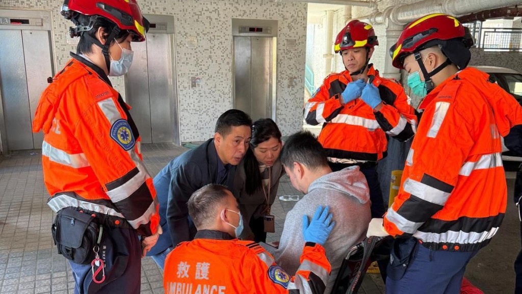 憑着以心為心的信念，陳日風（後排右三）至今保持着百分百成功的談判紀錄。