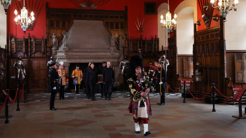 英皇查理斯三世加冕典礼在即，「命运之石」（斯昆石）于2023年4月27日移出爱丁堡城堡，送往伦敦西敏寺。 路透社