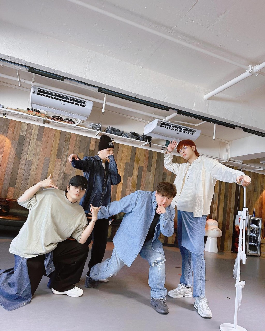 直认经常与AI倾偈，大赞AI是人生导师。而今年ERROR没有出歌，193以个人名义参战叱咤。