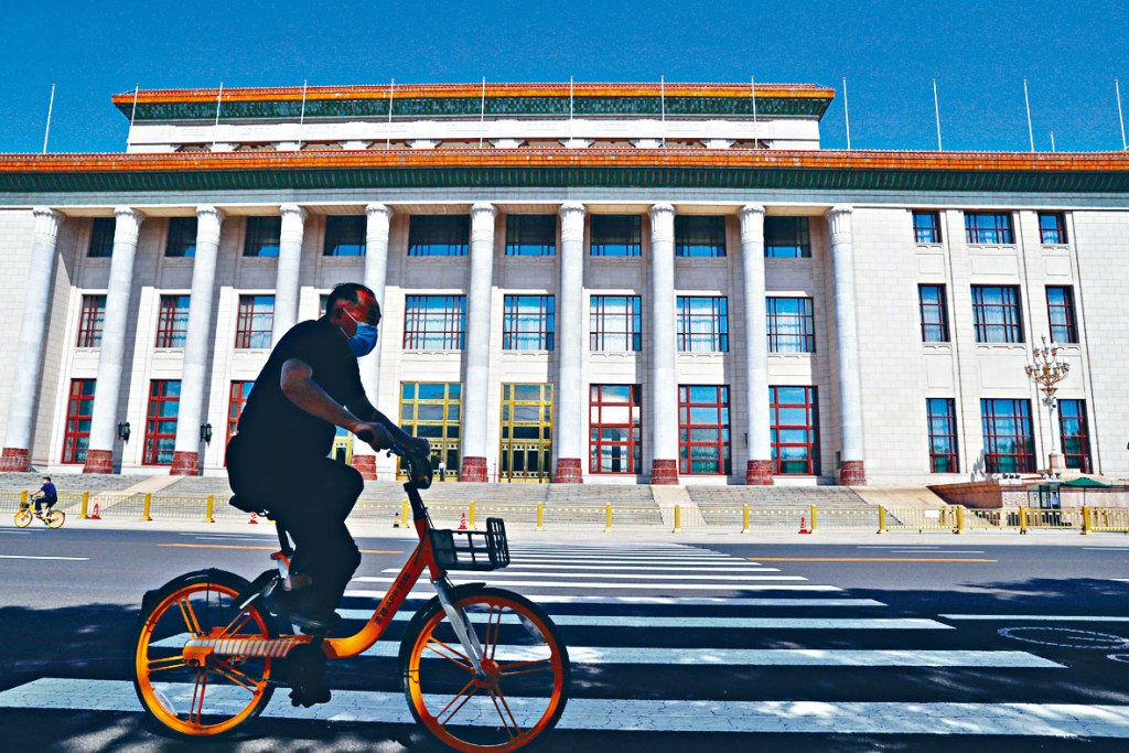延迟近两个半月的两会将在明日登场。