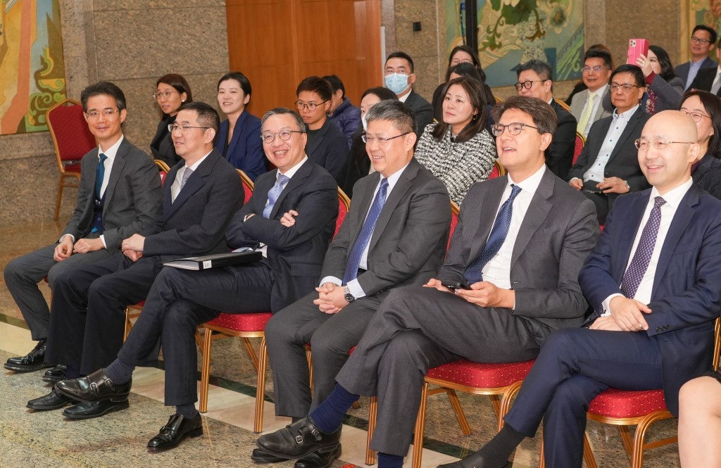 律政司與外交部駐港公署合辦宣介會，推廣兩個特別為香港青年法律人才而設的重要項目。林定國FB