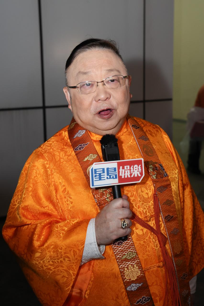 李居明4字批娛樂圈馬年行情。