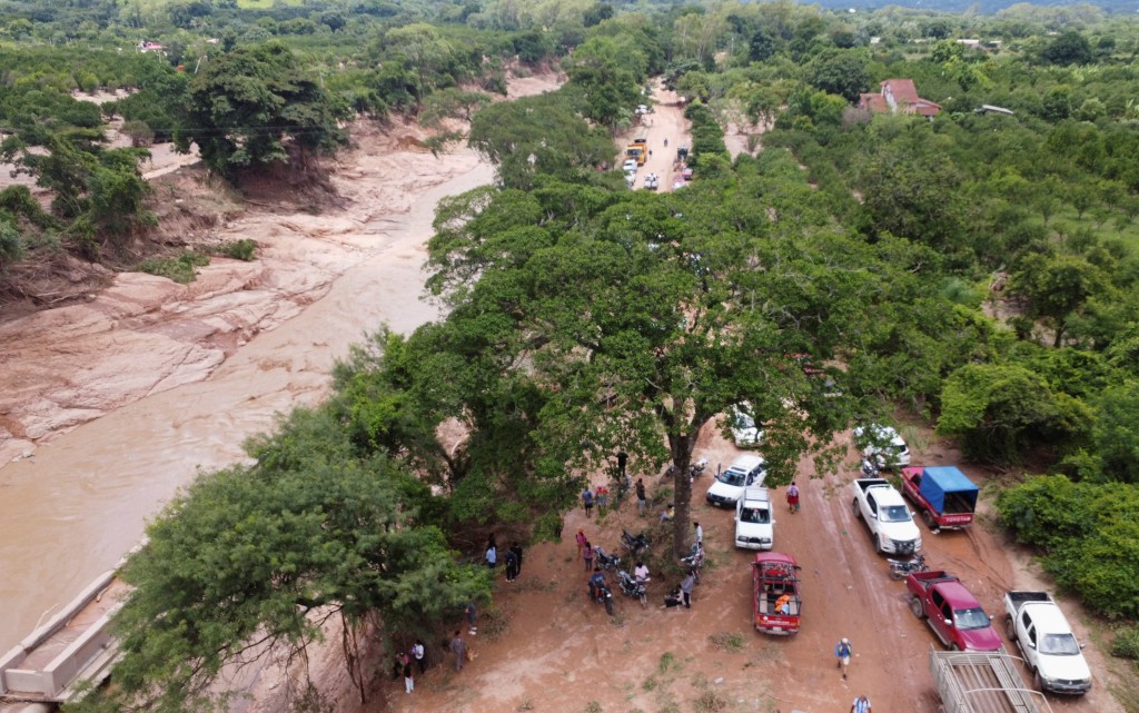 玻利維亞暴雨成災，死亡人數增至20人。路透社