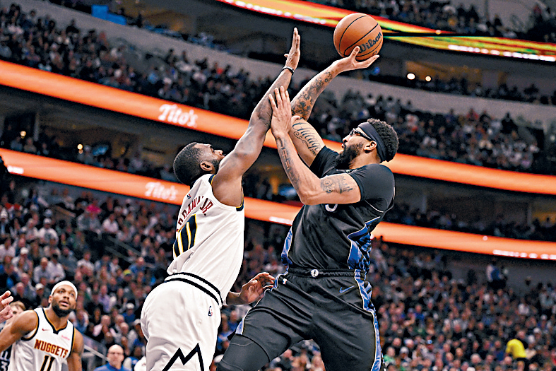 安東尼戴維斯（右）今場錄得31分9籃板。