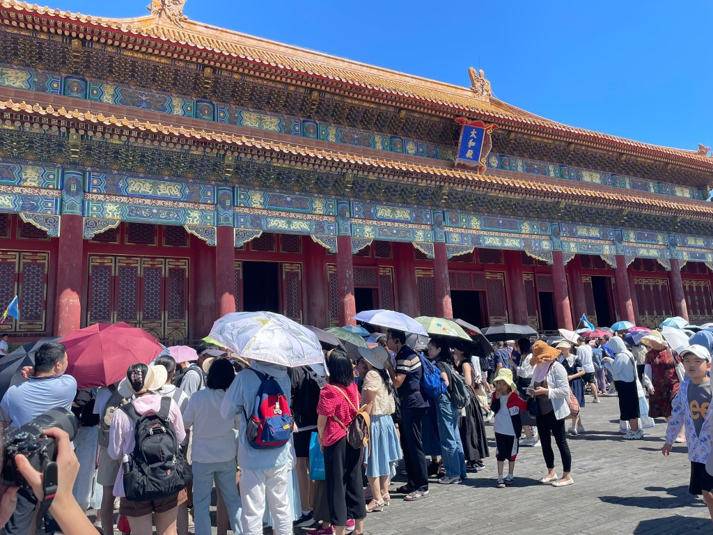 不少旅客到北京故宮紫禁城參觀。謝宗英攝