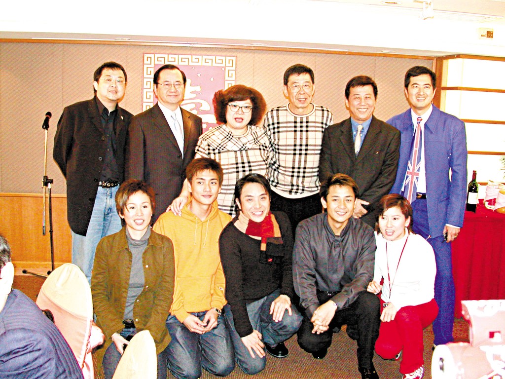 澤鋒跟文君2002年與肥姐等人，為胡楓慶祝七十歲生日。