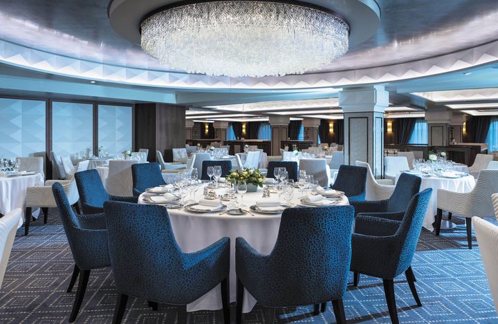 麗晶七海郵輪船上設有多家供應優質美食的餐廳。