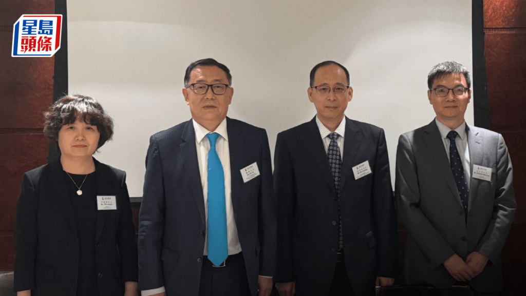 光大永年主席兼行政總裁劉嘉(左二)指,期望實現租戶多元化,適應各行業興衰周期。
